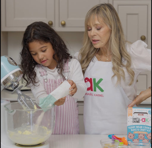 Annabel Karmel bakes teddybear cookies