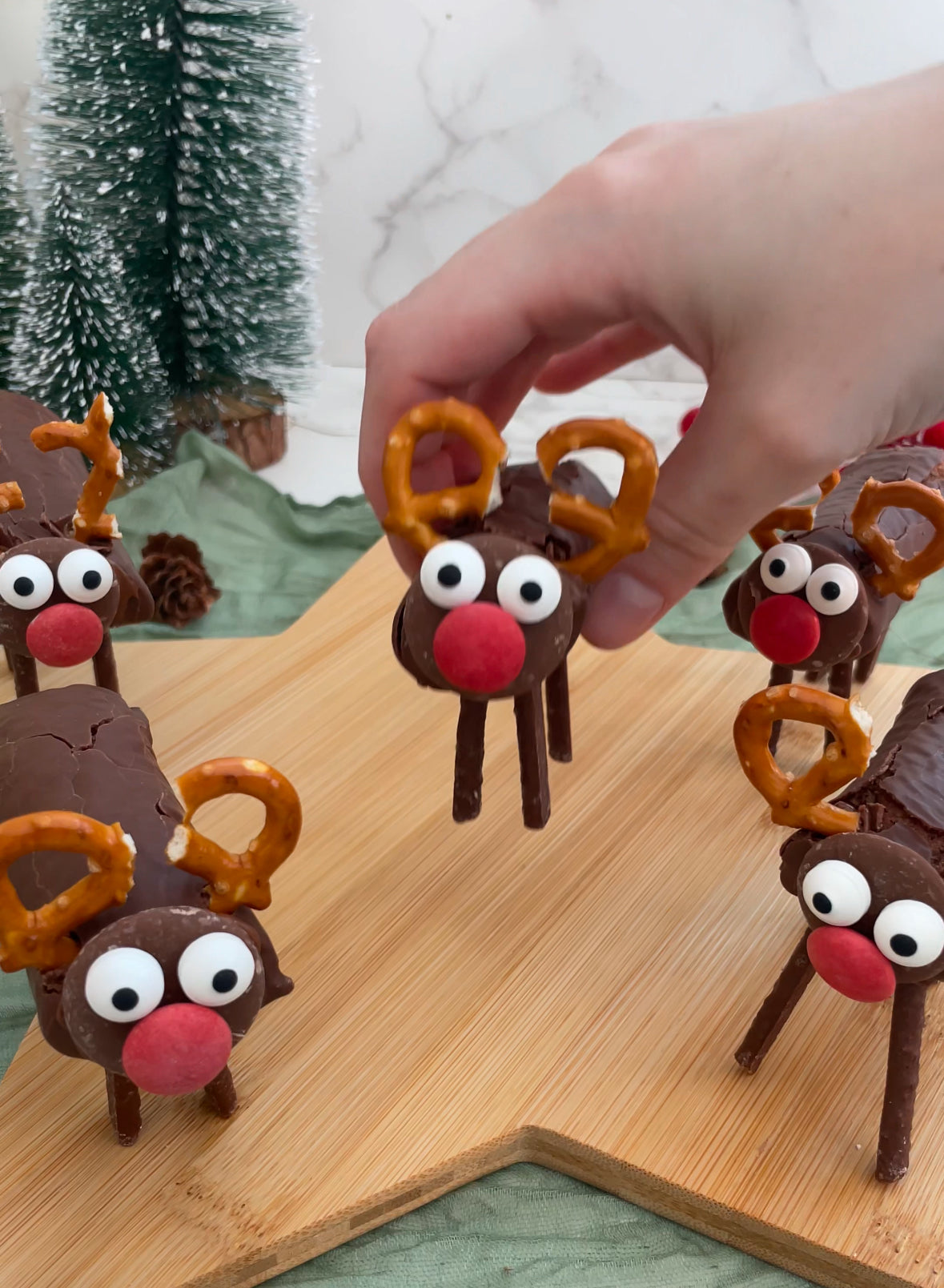 No bake reindeer mini rolls